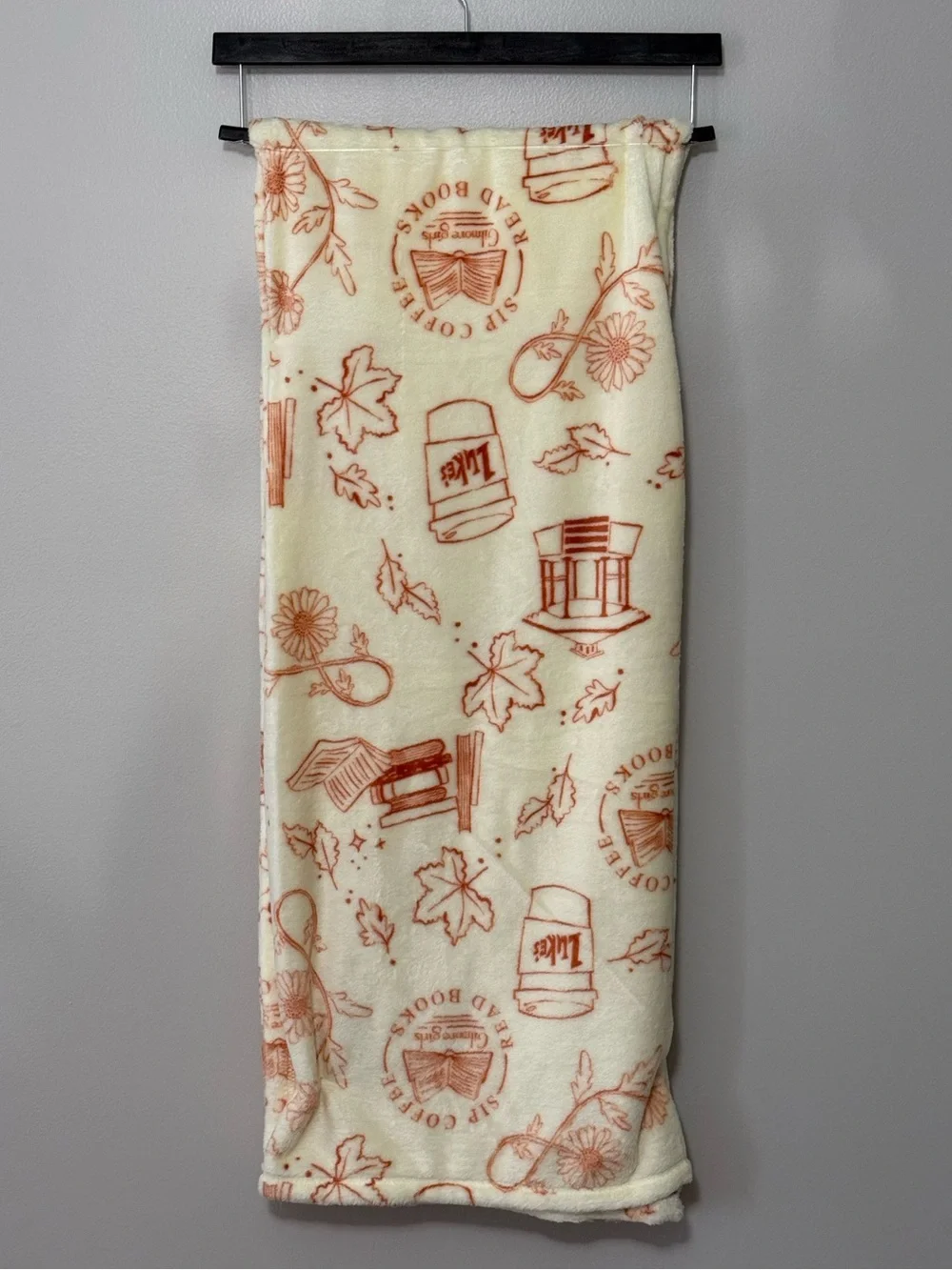 Gilmore Girls Sip Coffee Read Books Plush Throw 50x70 Throw Blanket. NWT
